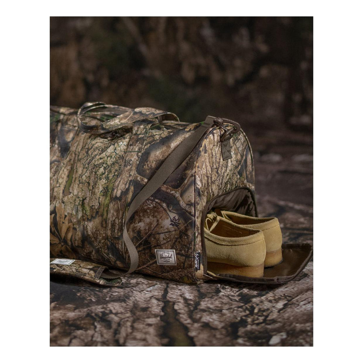 Herschel Novel Duffle 43L Realtree APX Camo
