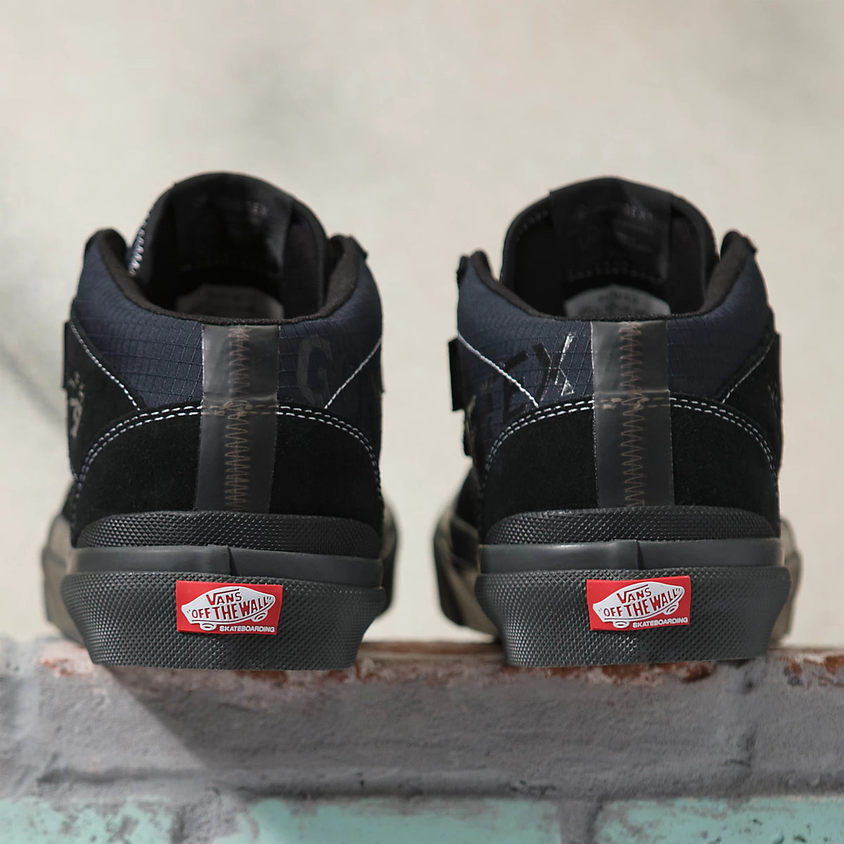 Vans Half Cab &#39;92 Gore-Tex Black - Venue Skateboards